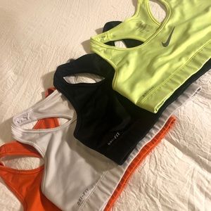 4 Bundled Nike sports bras!